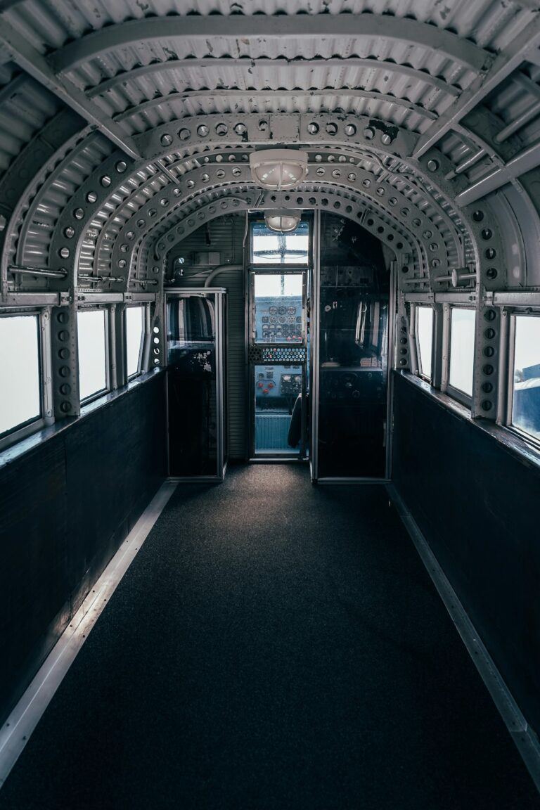 Commercial aircraft flight deck